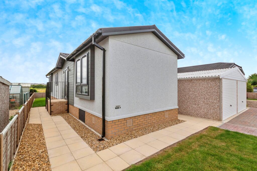 Allington Gardens, Allington, Grantham - More