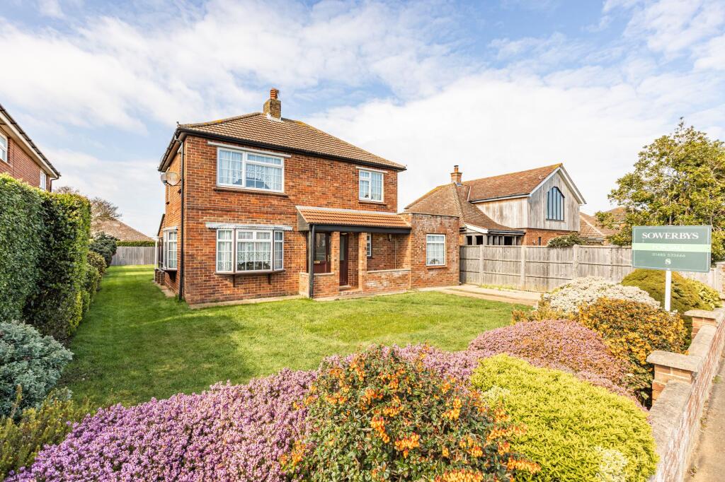 Main image of property: Spacious Detached Home in Lighthouse End of Hunstanton
