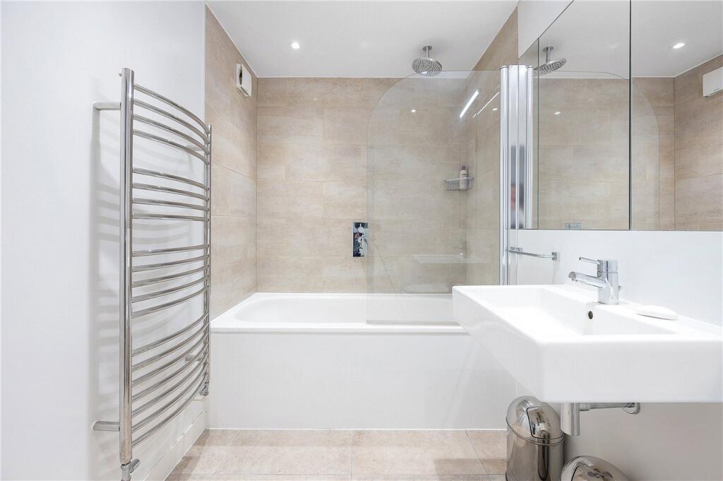 Apartment in London, Royal Borough of Kensington and Chelsea - More