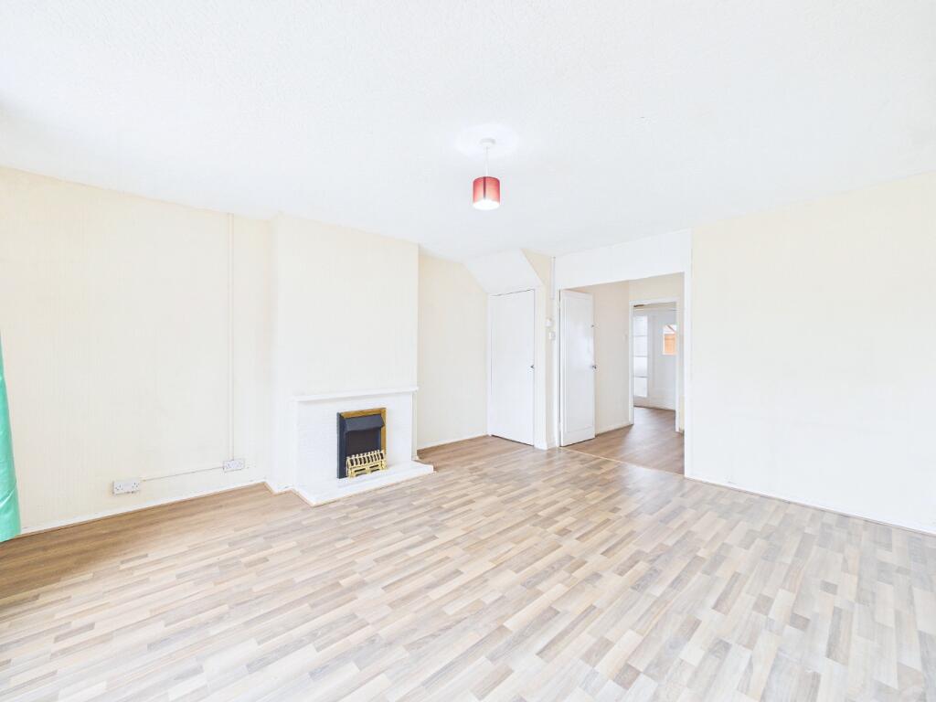 House in Romford - More
