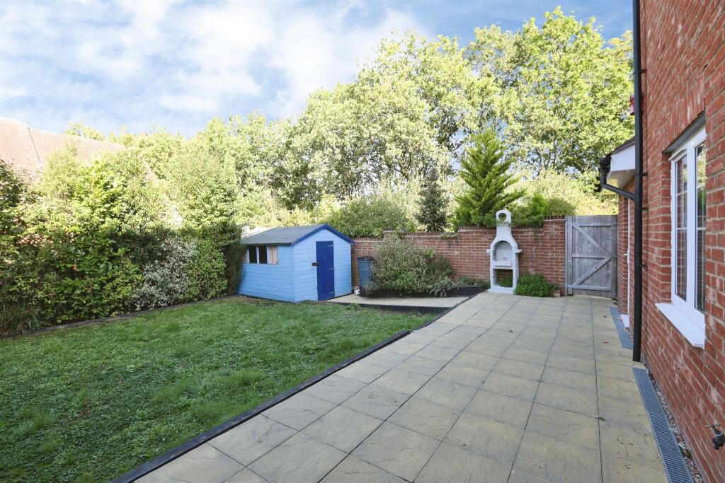 House in East Grinstead, The Oaks - View 4