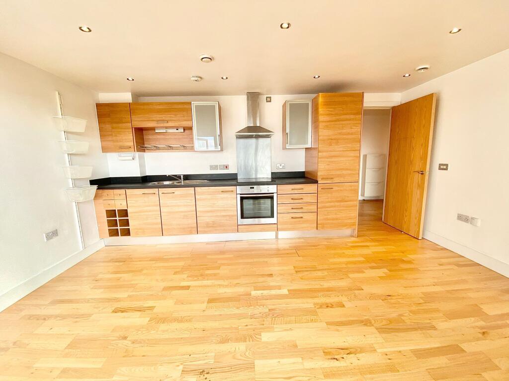 Apartment in Leeds, Steander, Richmond Hill - More