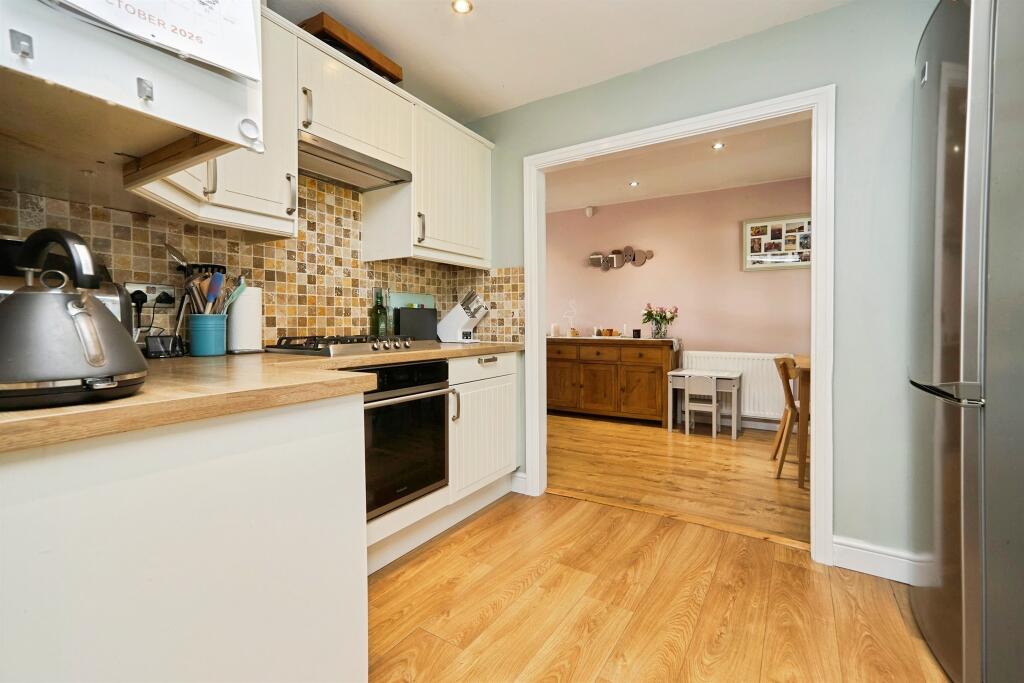 House in Leeds, West Yorkshire - View 5