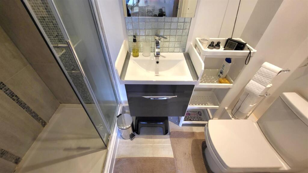 Apartment in Peterborough, Millfield - View 5