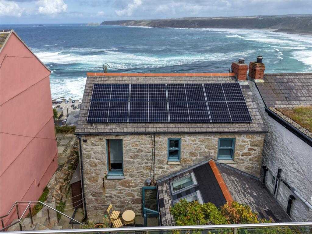 2 bedroom detached house in Sennen, great location, sea views, coastal retreat