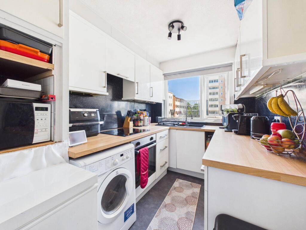Apartment in Worthing, West Sussex - View 5