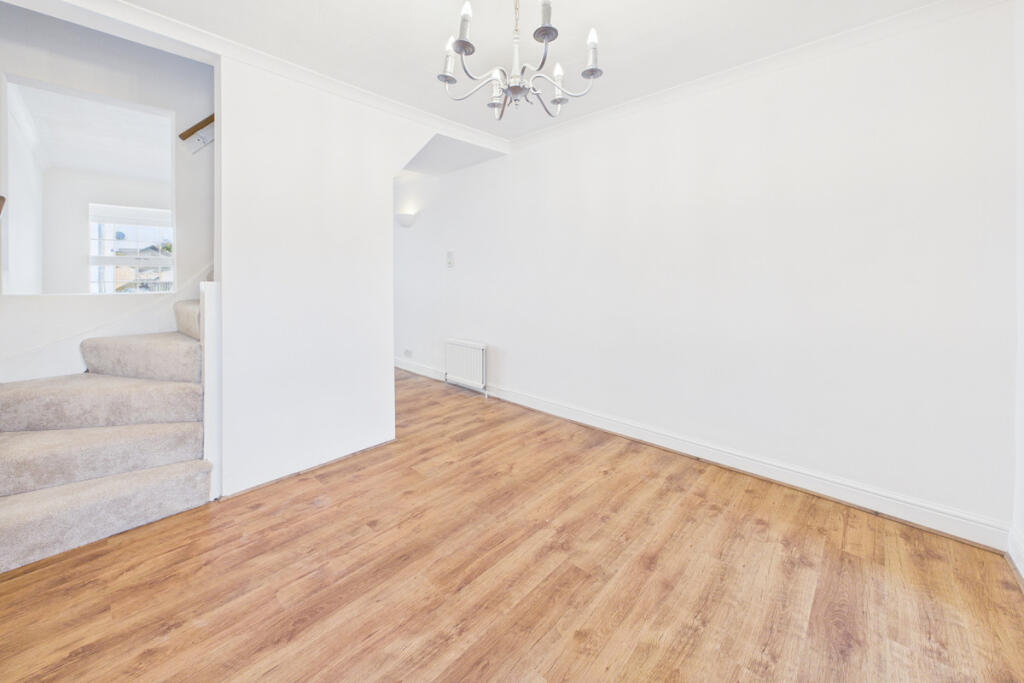House in Dacorum, Boxmoor - More