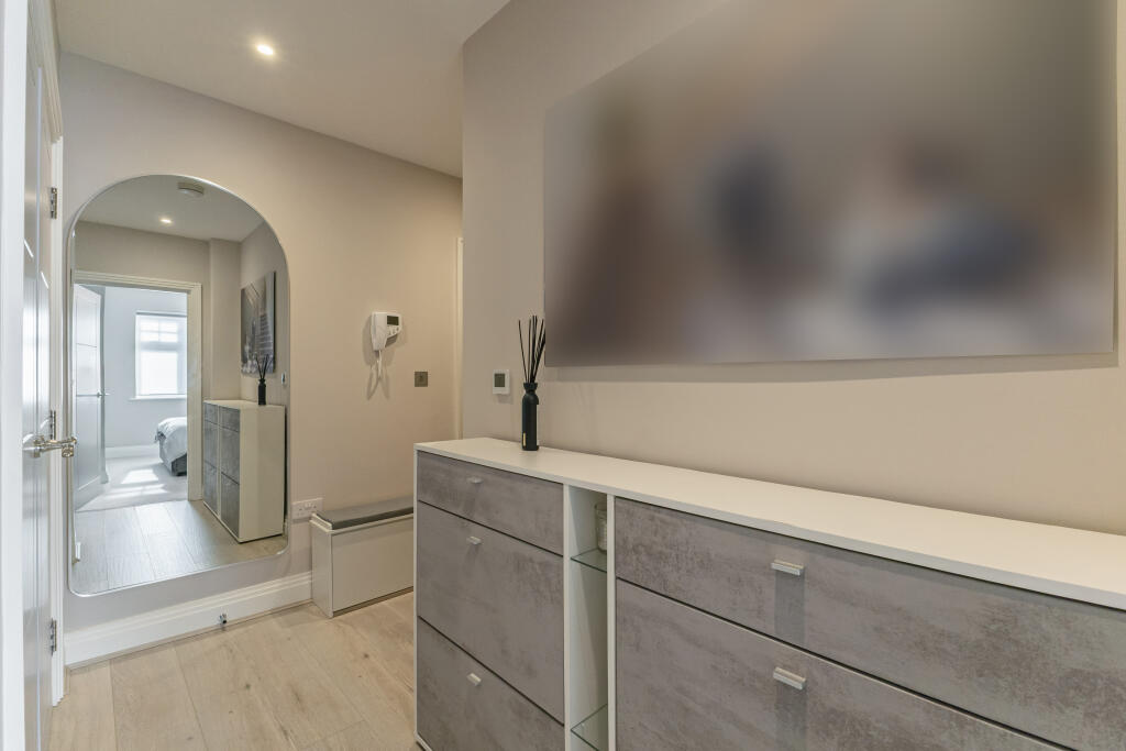 Main image of property: High Street, Edgware, HA8