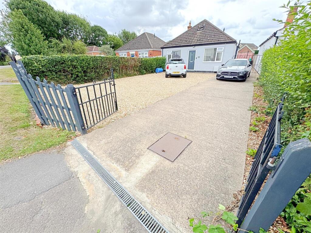 Main image of property: Tetney Lane, Holton-Le-Clay, Grimsby, N.E. Lincs, DN36 5AR