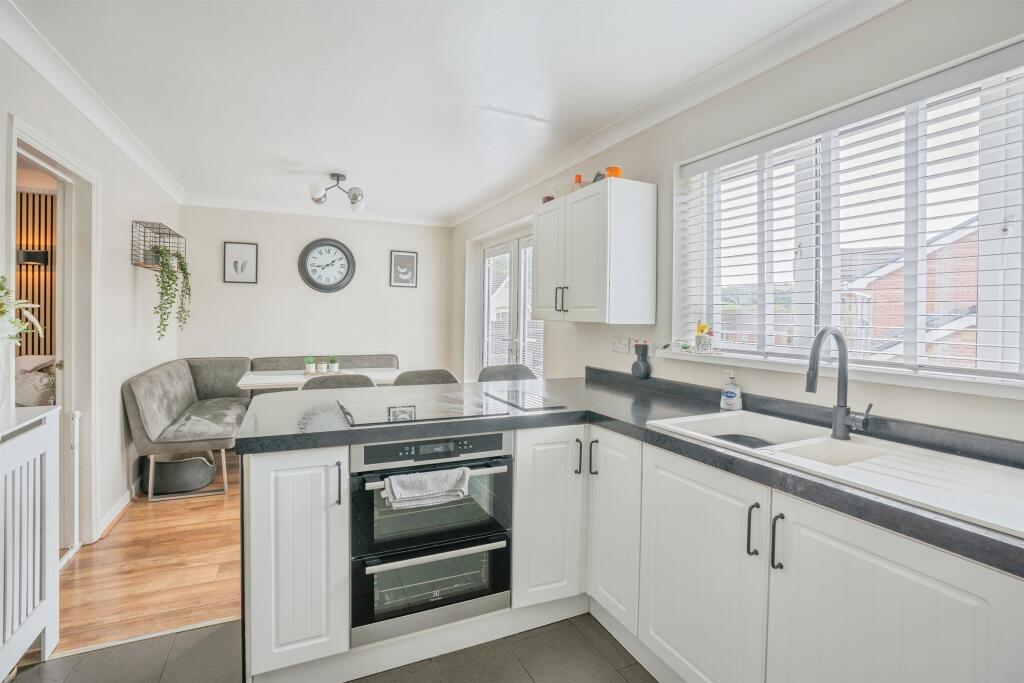 House in Cardiff, Llantrisant - More