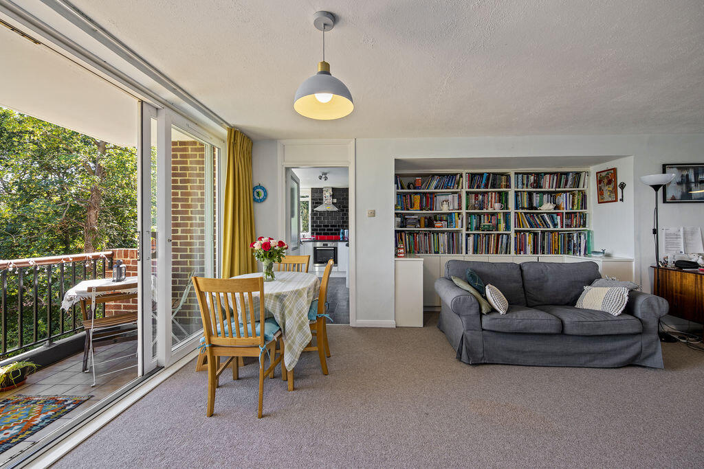 Apartment in London, Ham - More