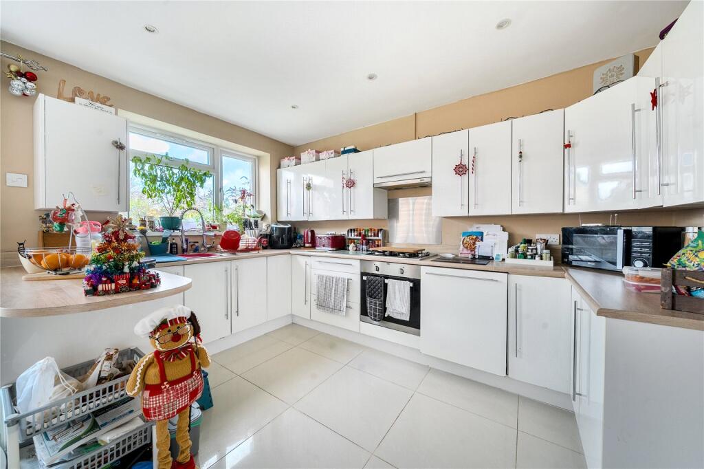 Burghfield Road, Reading, Berkshire photo 4
