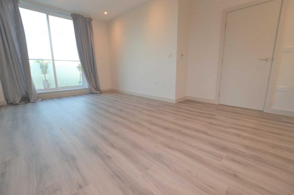 Apartment in Hemel Hempstead - View 4