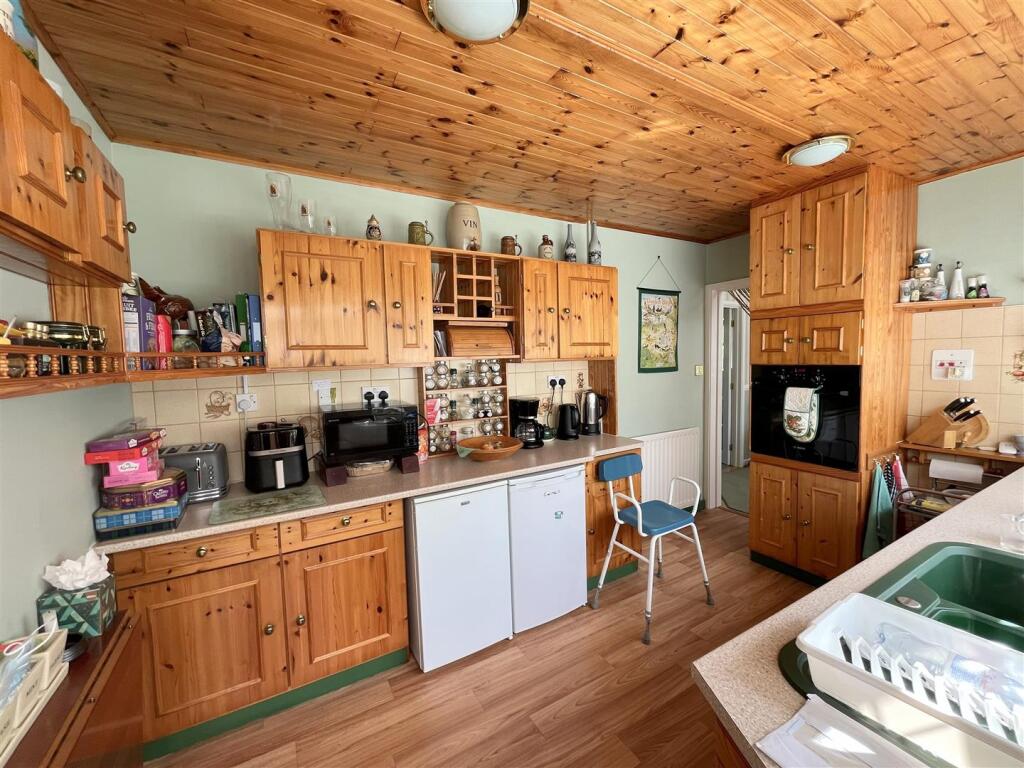 House in Llandrindod Wells, Nantmel - More