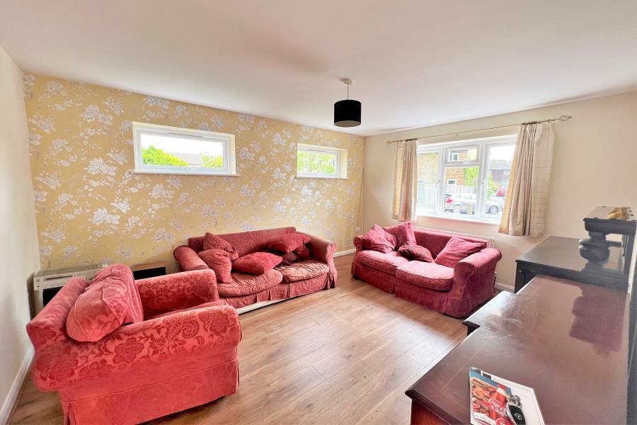 House in Woking, Knaphill - View 4