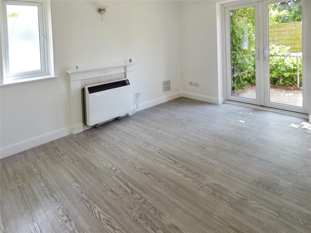 Flat 11, Oakdene Gardens, Fair Oak Road photo 2
