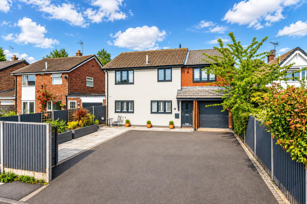 Main image of property: D’ayncourt Walk, Farnsfield