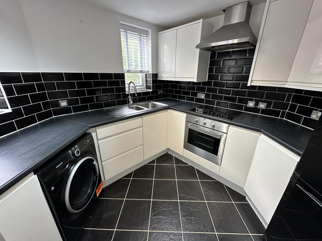 Apartment in Chelmsford - View 4
