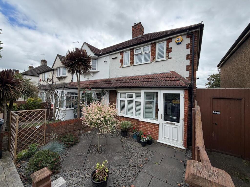 Main image of property: Hampton Road West, Hanworth, Feltham, TW13