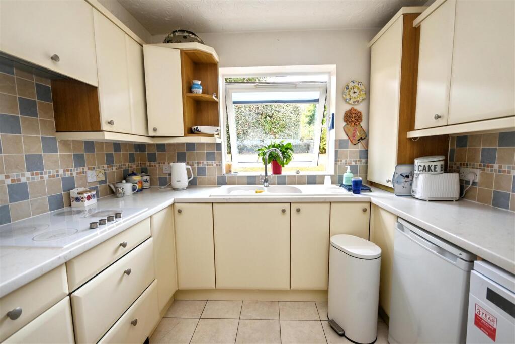 Chesterfield Road, Eastbourne photo 4
