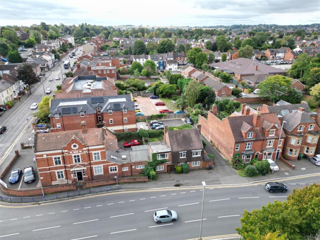 House in Dudley, West Midlands - View 2