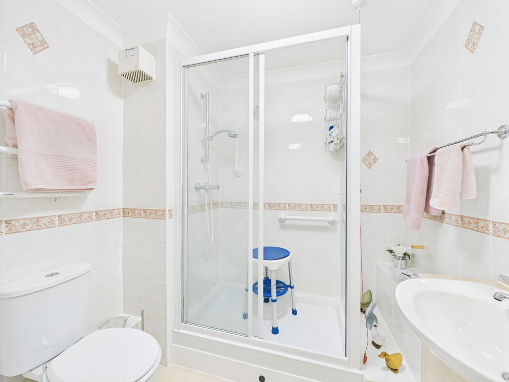 Apartment in Horsham, West Sussex - More