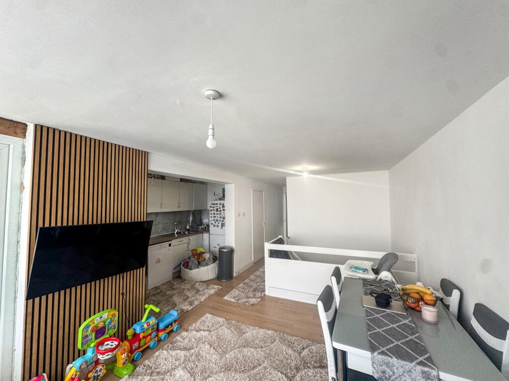 Apartment in Newcastle upon Tyne - View 4