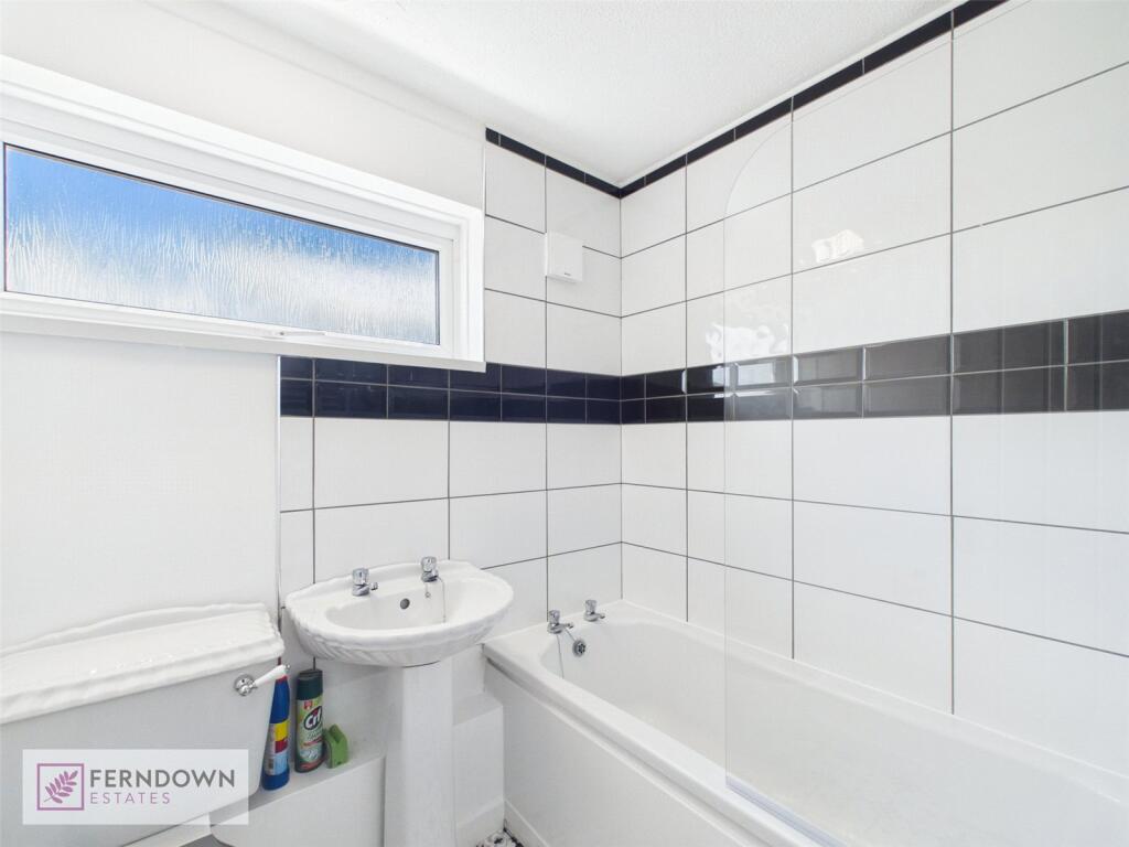 Apartment in Solihull, Chelmsley Wood - View 3