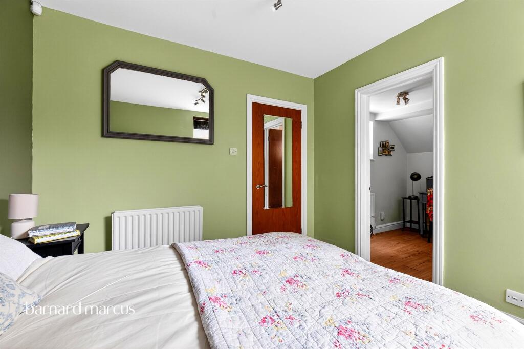 Apartment in Surbiton, Oakhill - View 5