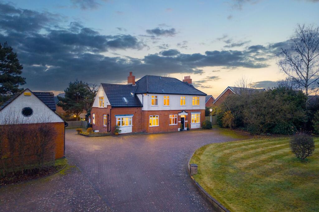 Main image of property: Sandicroft, 204 Crewe Road, Haslington, CW1 5RT