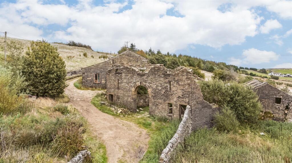 Moorlands Farm, Cold Edge Road, Wainstalls, Halifax, HX2 7UA photo 4