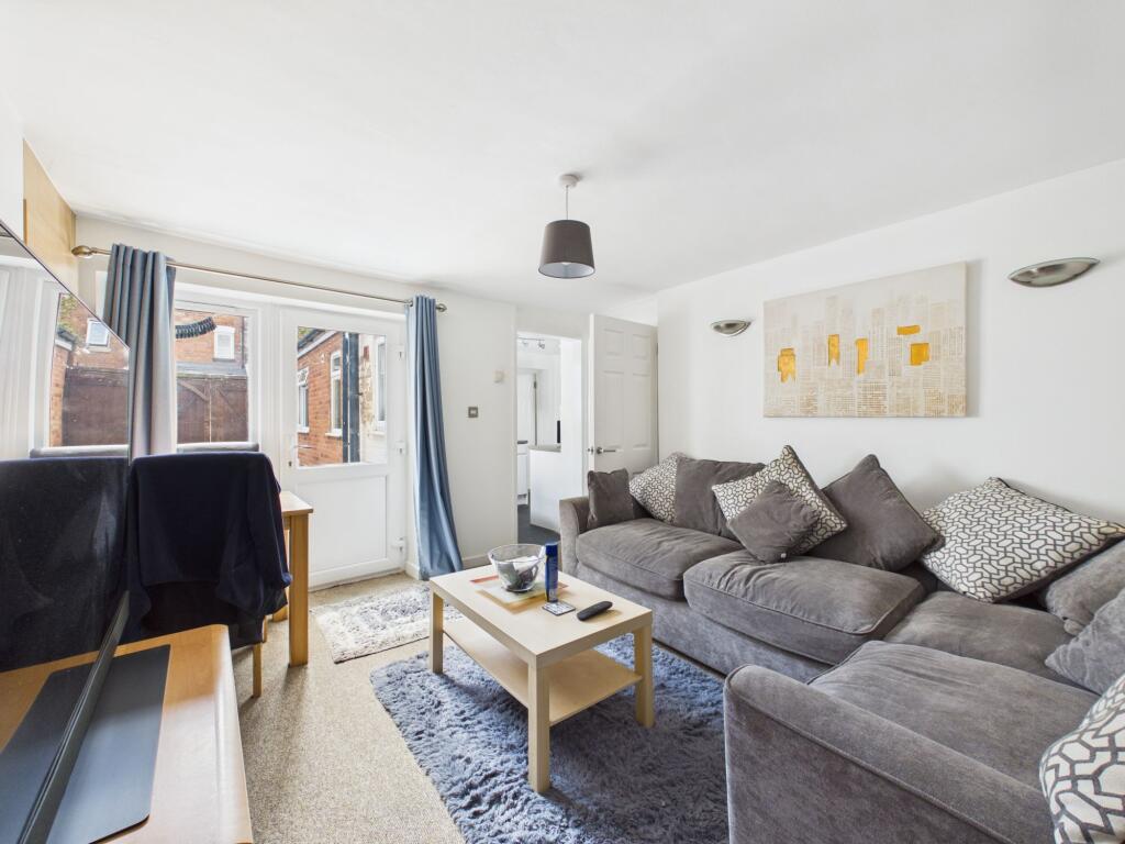 Apartment in Gloucester, Gloucestershire - View 3
