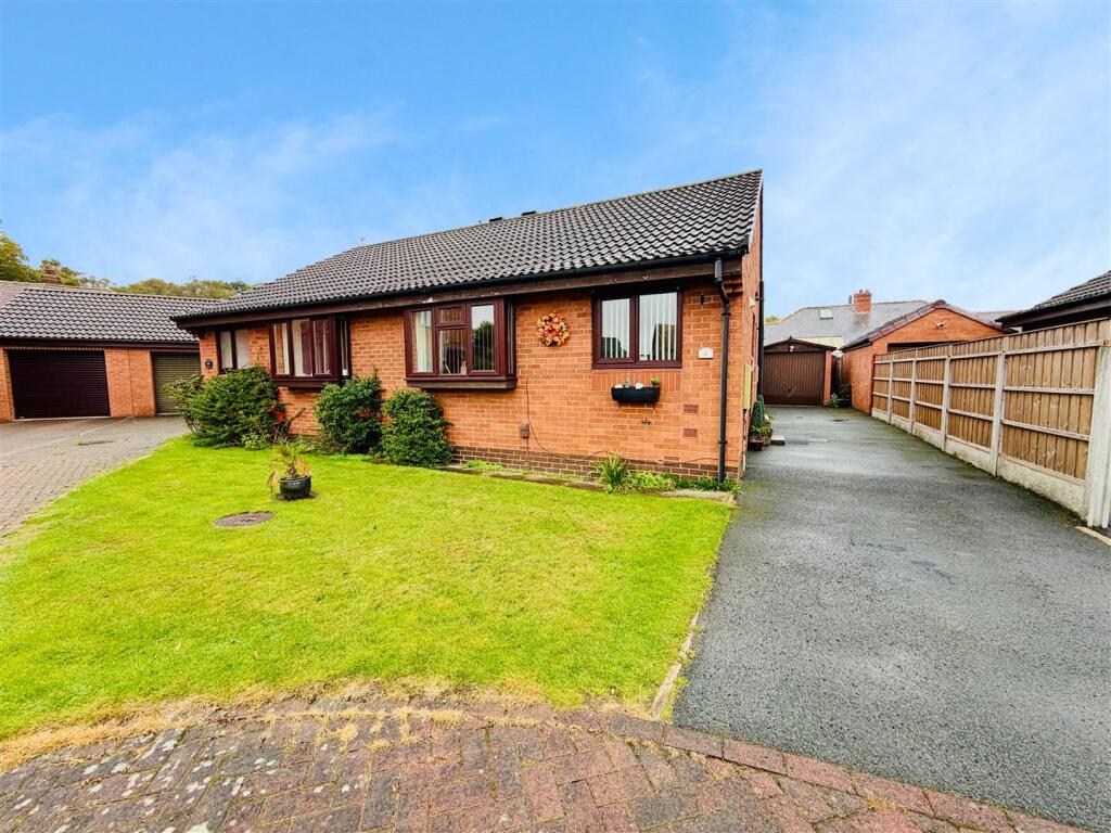 2-bed semi-detached on Austhorpe Court, Leeds, £239,950