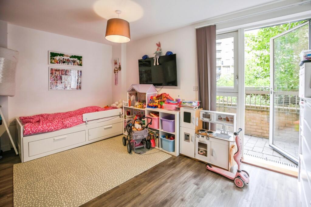 Apartment in London - View 5