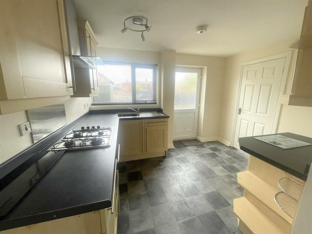 Arrowsmith Square, Newton Aycliffe photo 4