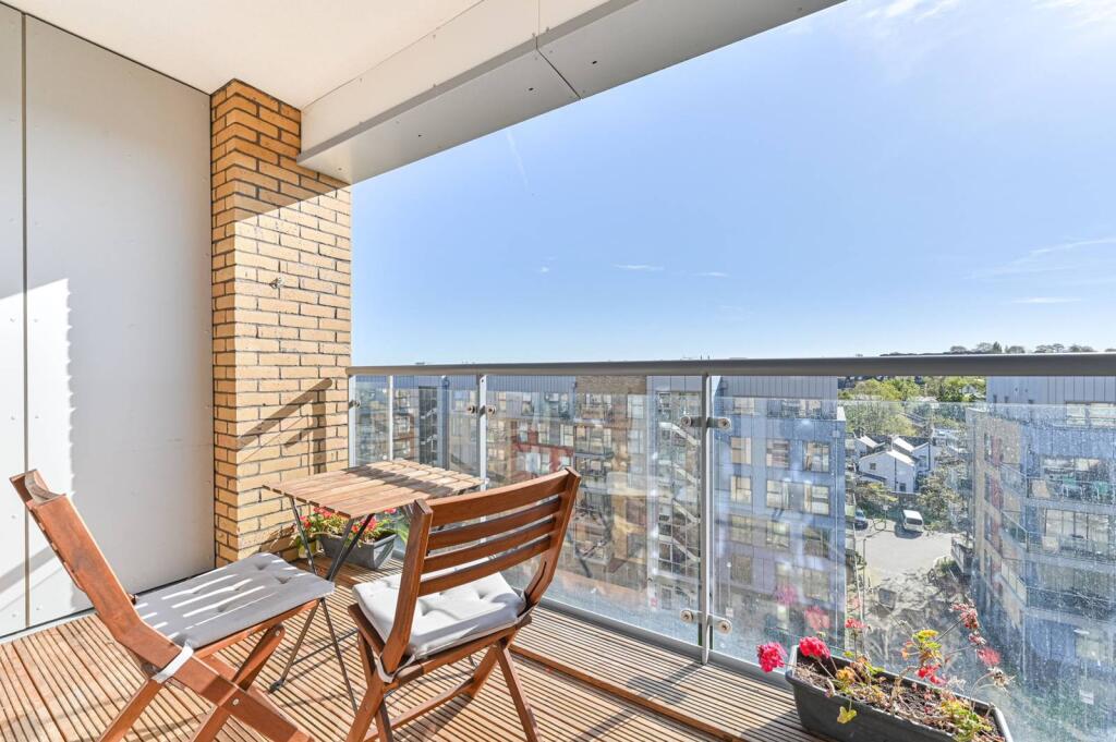 1-bed flat on Loughborough Park, Brixton, London, SW9, £390,000