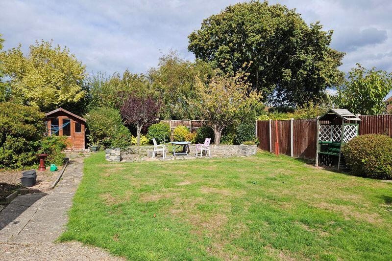 York Crescent, Lee-On-The-Solent, PO13 photo 2