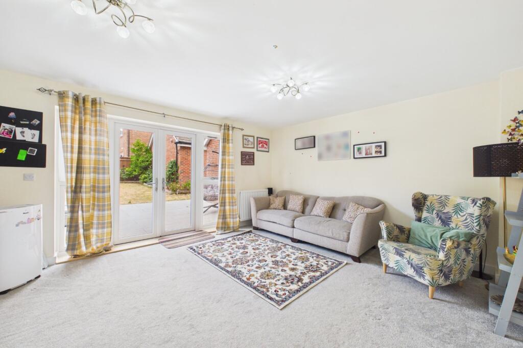 House in Wokingham, Emmbrook - View 2