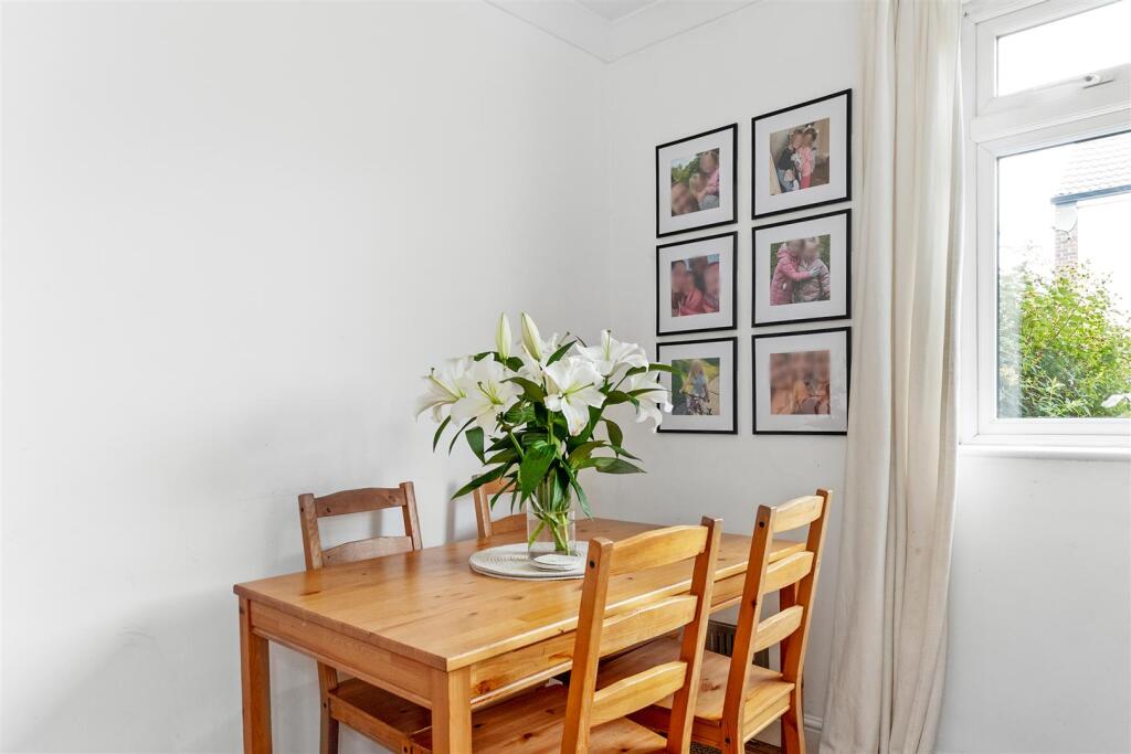 Apartment in Tandridge, Warlingham - View 4