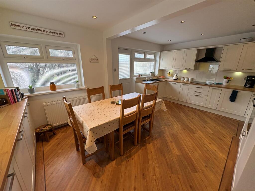 Additional image 5 of Oakleigh Avenue, Clayton, Bradford