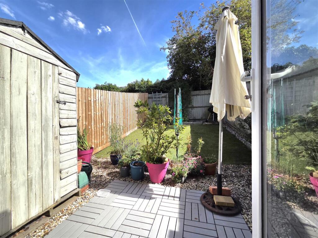 House in Gloucester, Gloucestershire - More