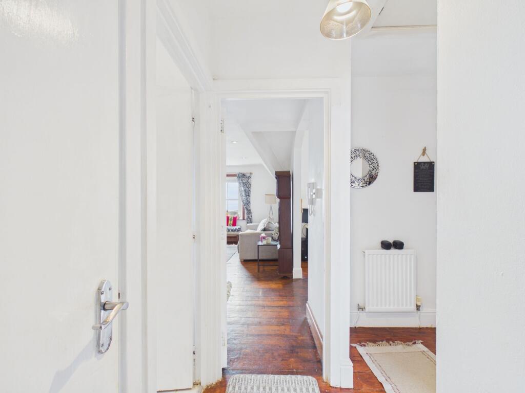 Apartment in Barry, The Knap - View 3