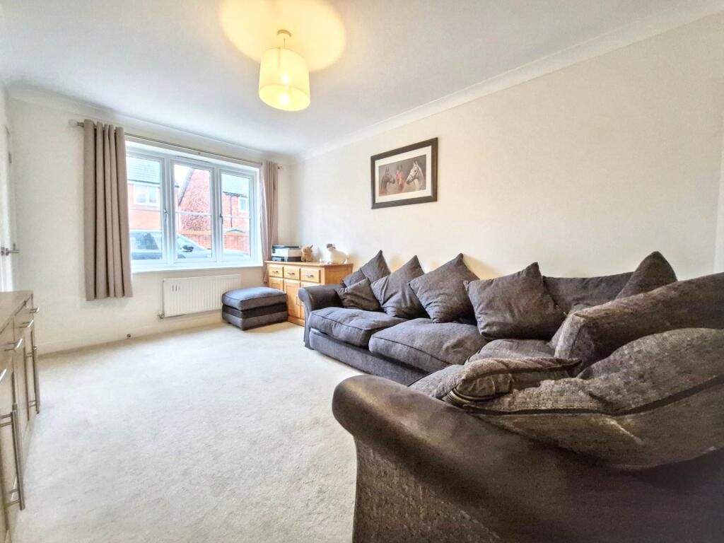 1, Sayers Court, Stoke Orchard, Cheltenham, Gloucestershire photo 4