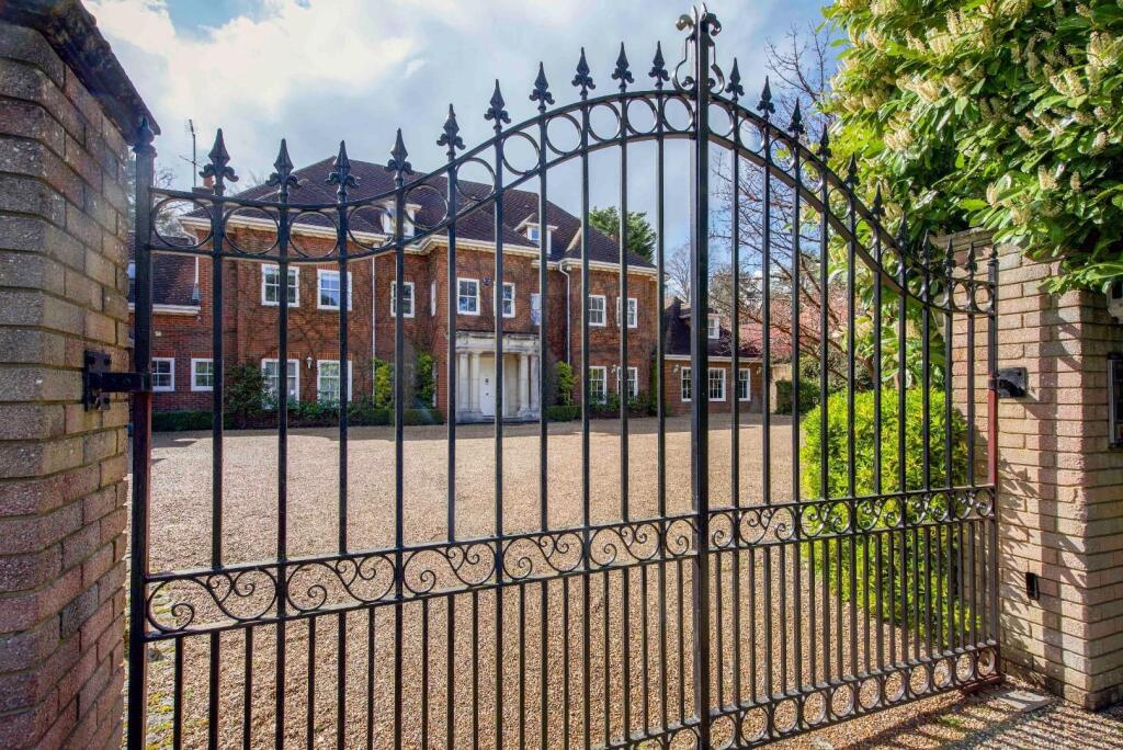 Queens Drive, Oxshott, Surrey photo 2