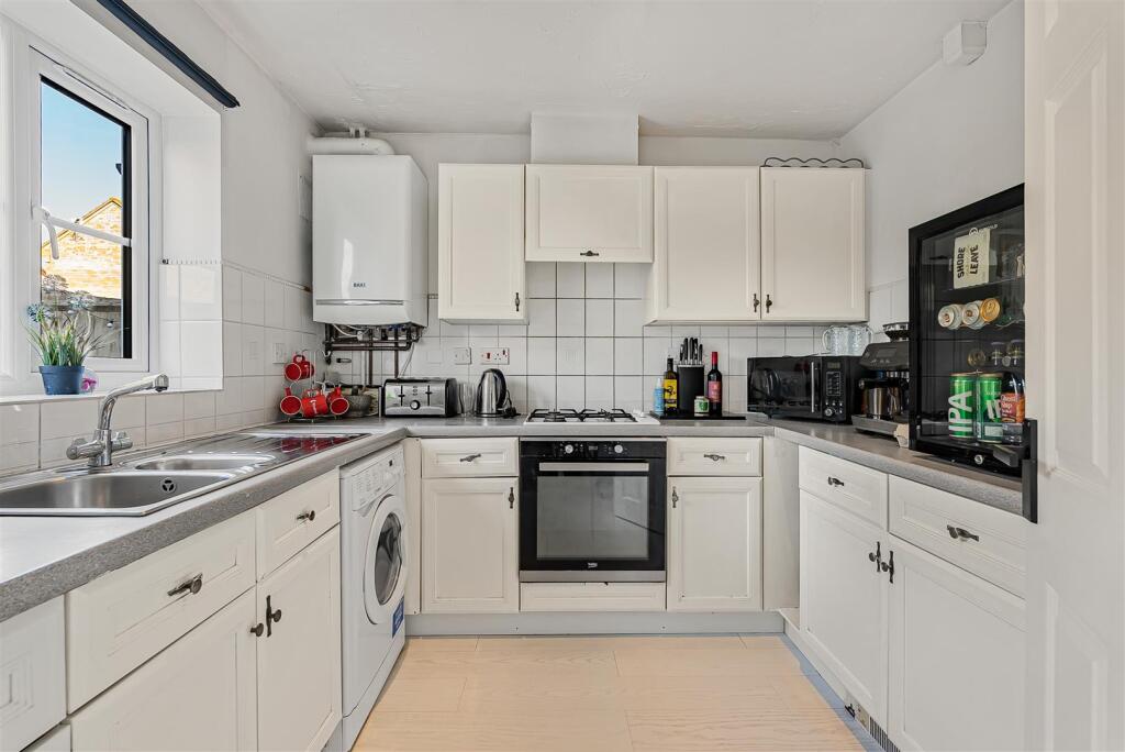 House in East Hertfordshire, Foxholes, Hertford - View 4