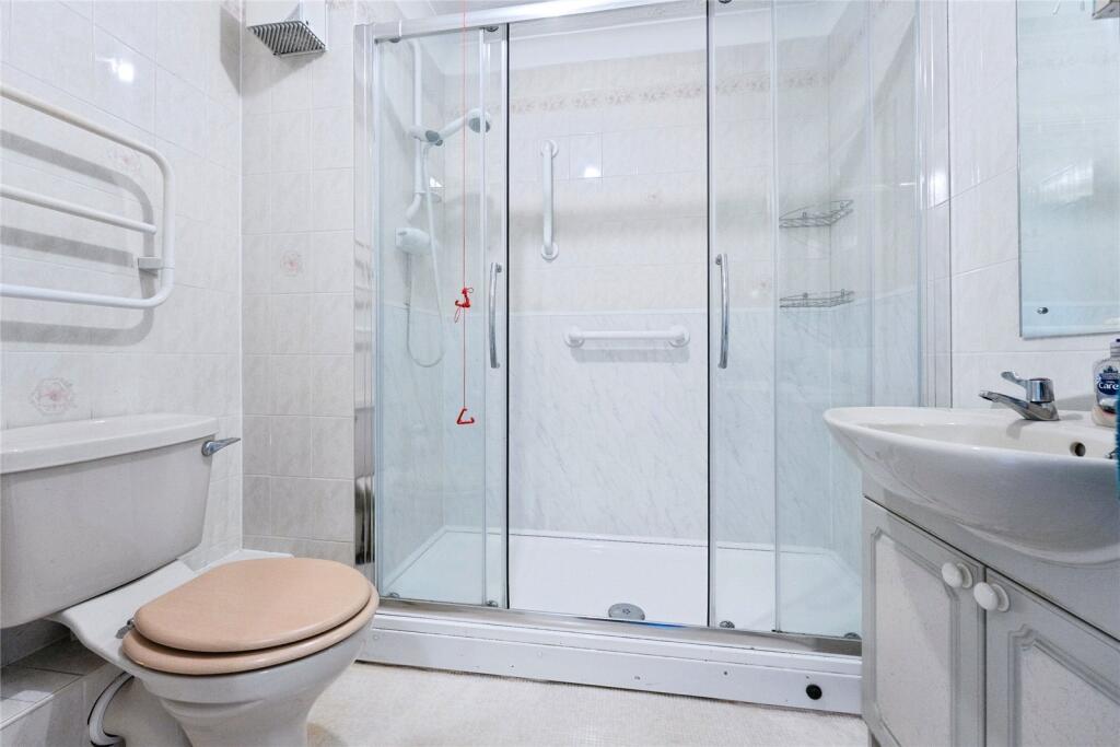 Apartment in Sutton - View 5