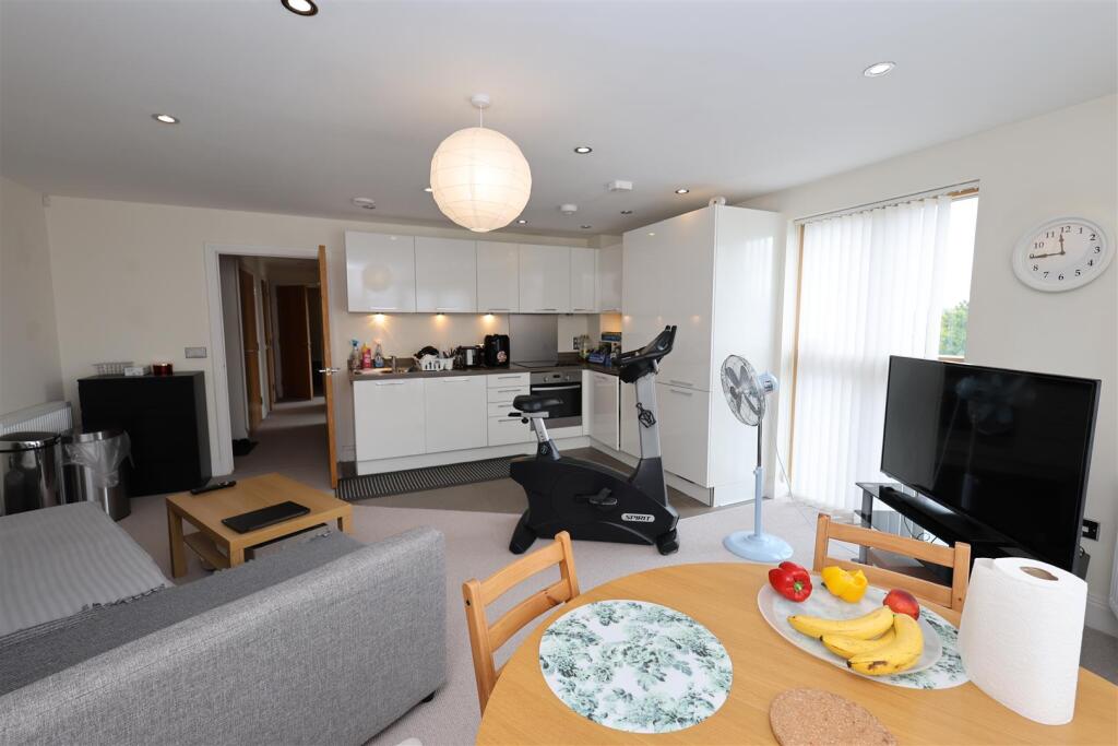 Apartment in Tonbridge - View 3