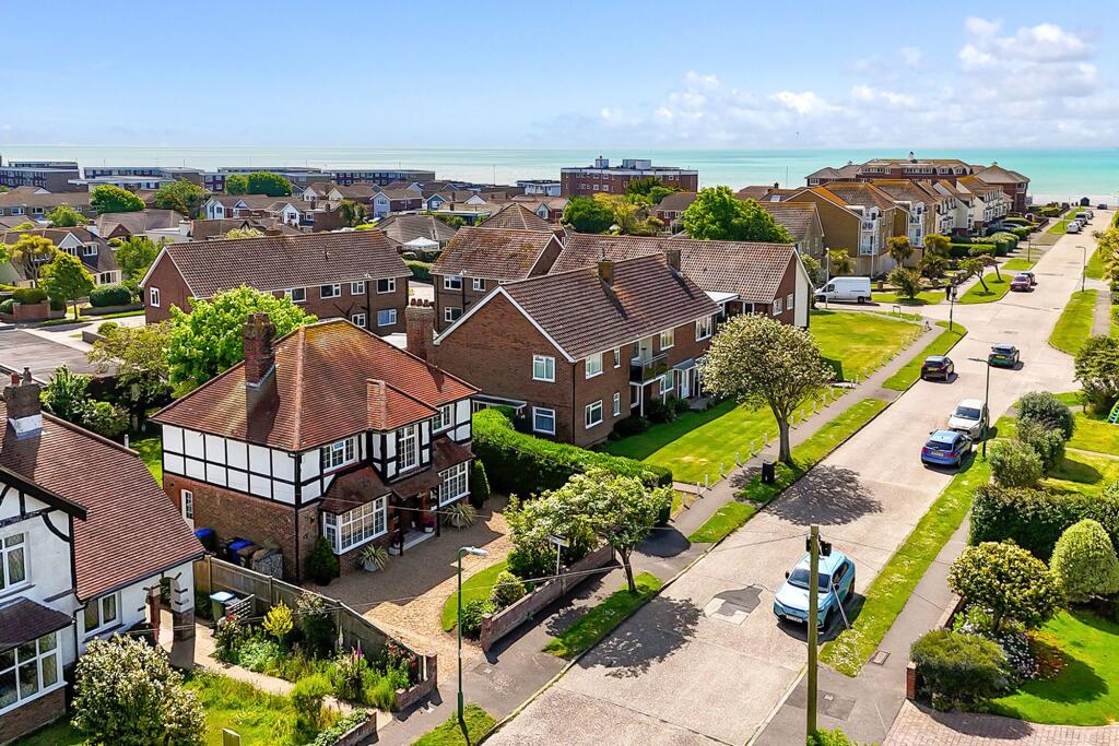 Harsfold Road, Rustington, BN16 - View 2