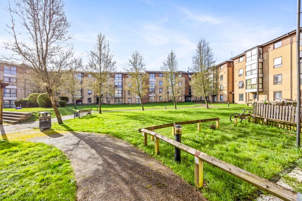Apartment in Crawley, West Sussex - View 4