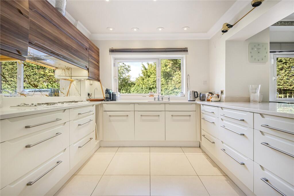 House in Borehamwood, Elstree and Borehamwood - More